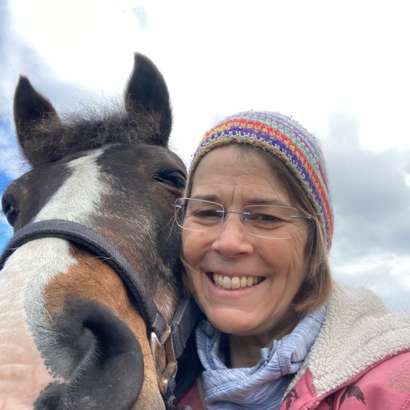 Meet your Posher, Lisa - Picture 2 of 10